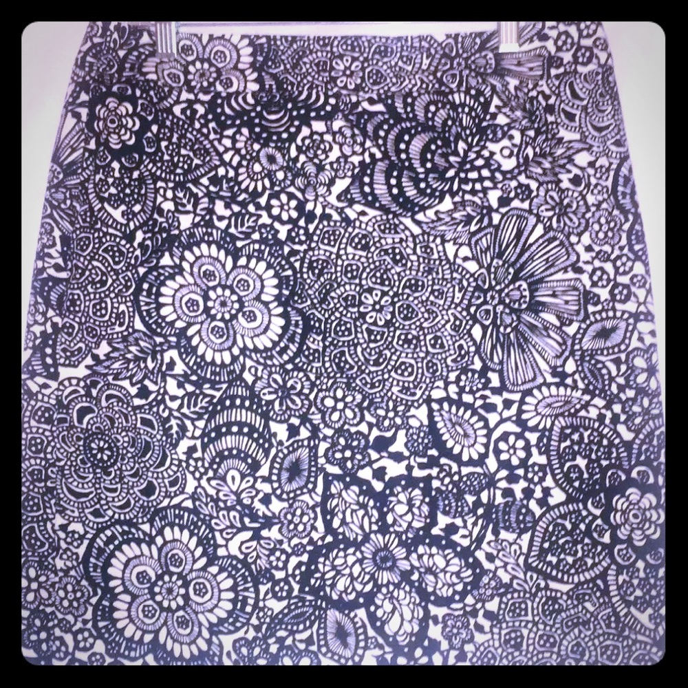 Ann Taylor  Black White Floral Lined Skirt sz 12 p